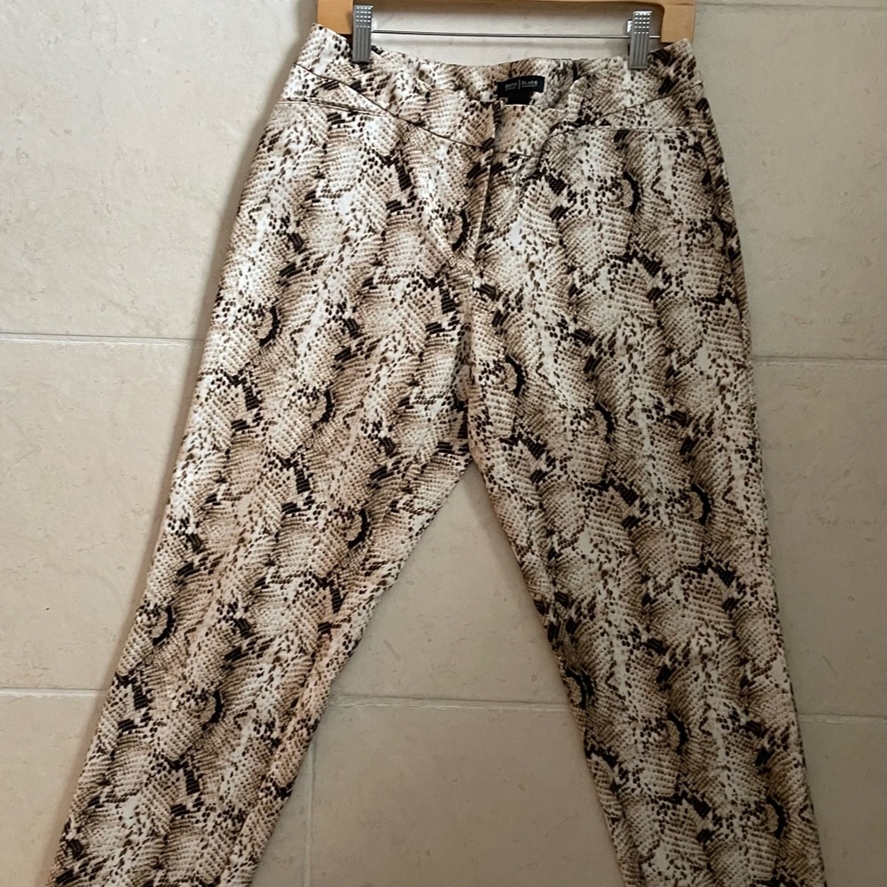 WHBM ankle 4 pocket pockets.